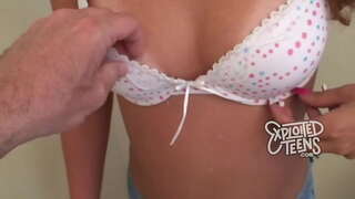 19 বছর বয়সী দুর্দশা, দুর্দশা, পোঁদ, এবং পায়, তথা পূর্ণ একটি মুখ