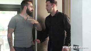 Dette kåt ass blonde dama kan ikke få nok kuk! Hun setter henne i ræva til å fungere ved å ta intens fitte pounding og double-deep throat handling i en ekkel threeway. Full Sveip på Private.com!