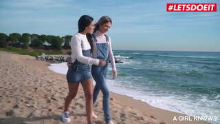 LETSDOEIT - #Apolonia Lapiedra - Sexy Jenter Går Vill På Deres Nye Hus