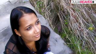 Han er lov til å knulle den varme Latina analt på gammel ruin