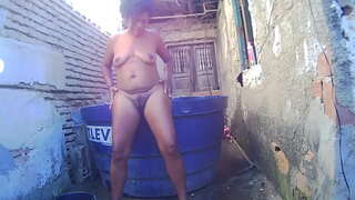 уош ман ҳавзи шиноварӣ, ки луч -