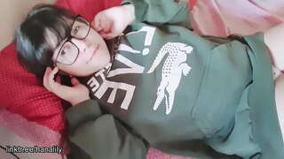 Teen jente å berøre henne fitte