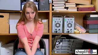 Hot unge jenta tyv knullet av en korrupt politimann