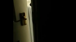 Na skrivaj posnet žena