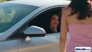 ĸ�个超辣的女大学生做了上床。两个他们吮吸他们的红发女郎的朋友坚定的胸前一个舔她的19yo政府财政统计的猫的话，facesitting的红头发。青少年女孩吃猫然后他们擦每个人的阴部，直到他们暨